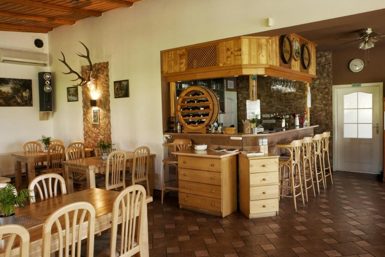 Hotel-Restaurant U Švábků Tachov  Exterior foto